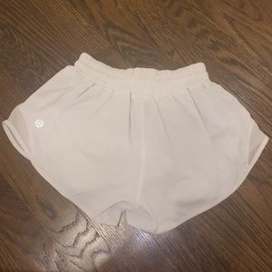 Lululemon Hotty Hot Low-Rise Short 2.5" - Size 0 (used)